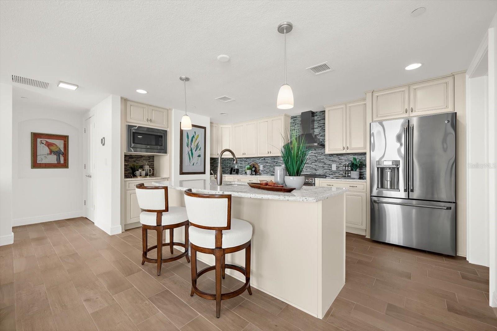 Listing photo id 13 for 301 Gulfview Boulevard 603