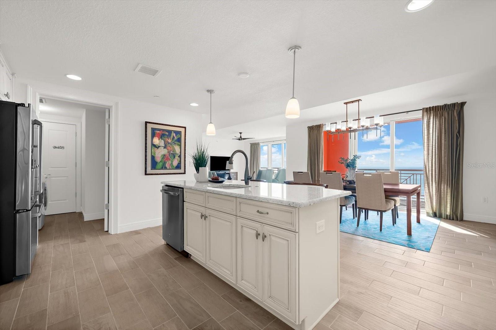 Listing photo id 18 for 301 Gulfview Boulevard 603