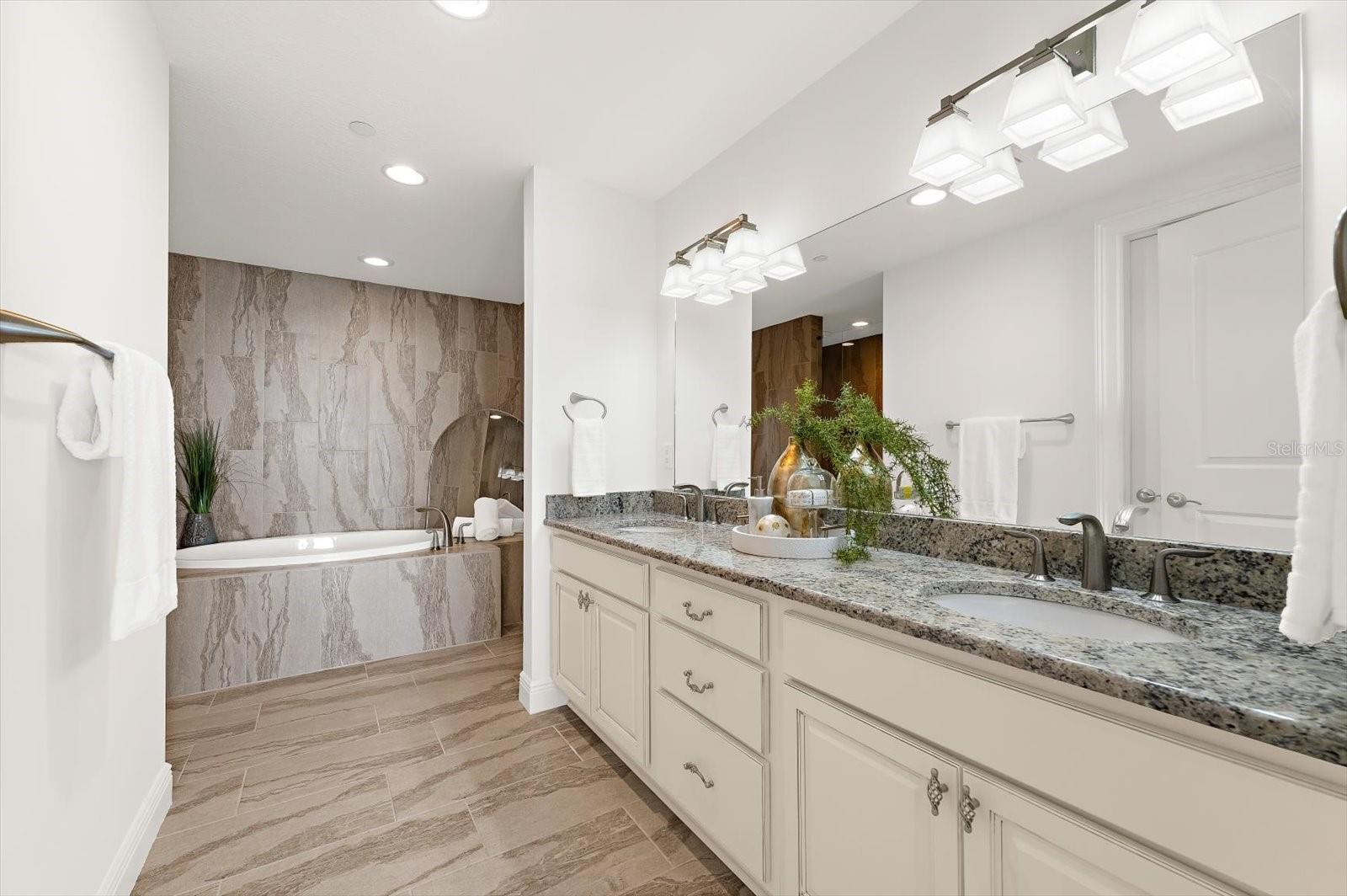 Listing photo id 26 for 301 Gulfview Boulevard 603