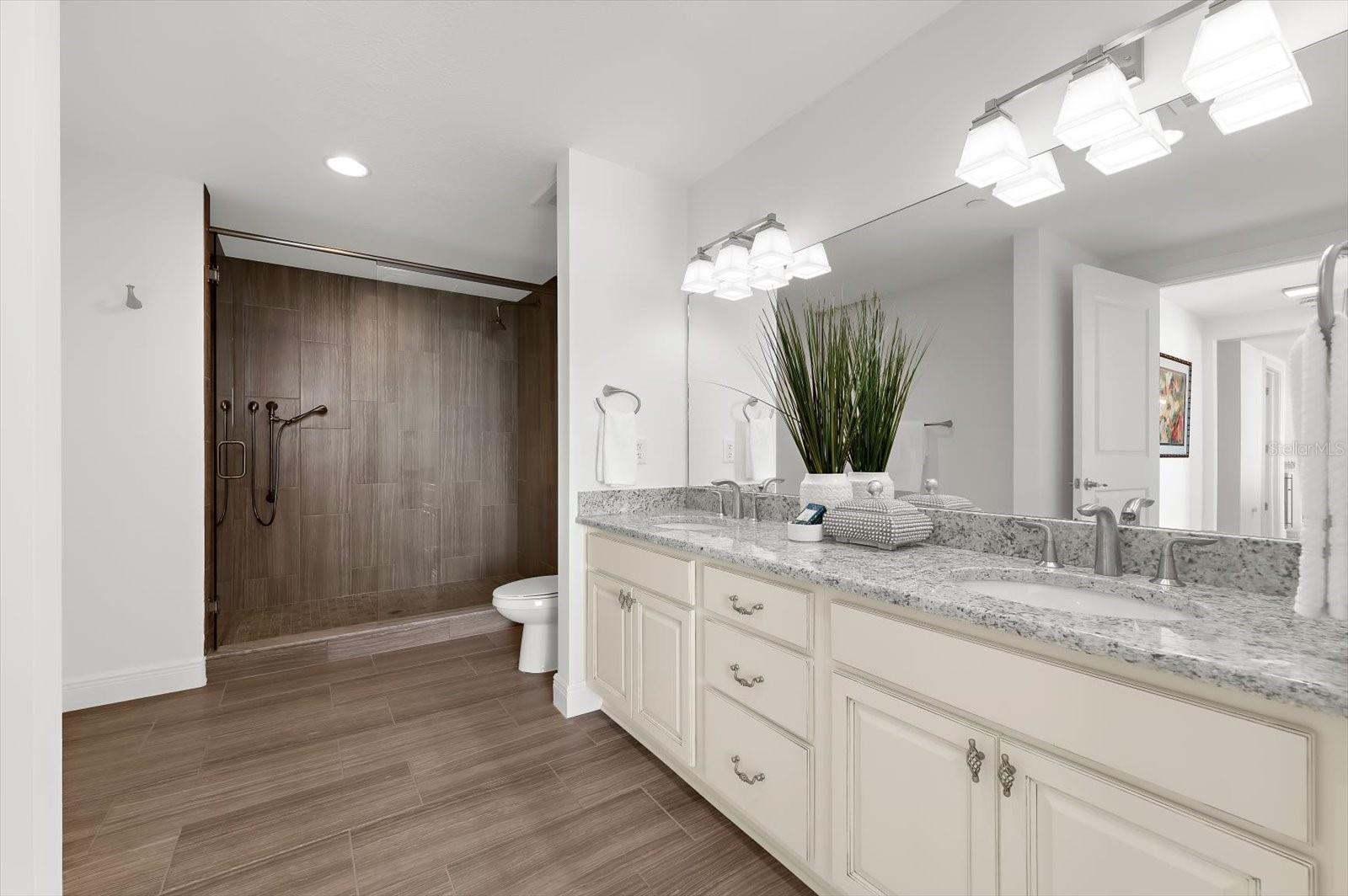 Listing photo id 39 for 301 Gulfview Boulevard 603