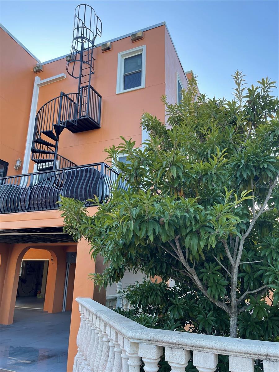 Image 5 of 99 For 9017 Baywood Park Drive