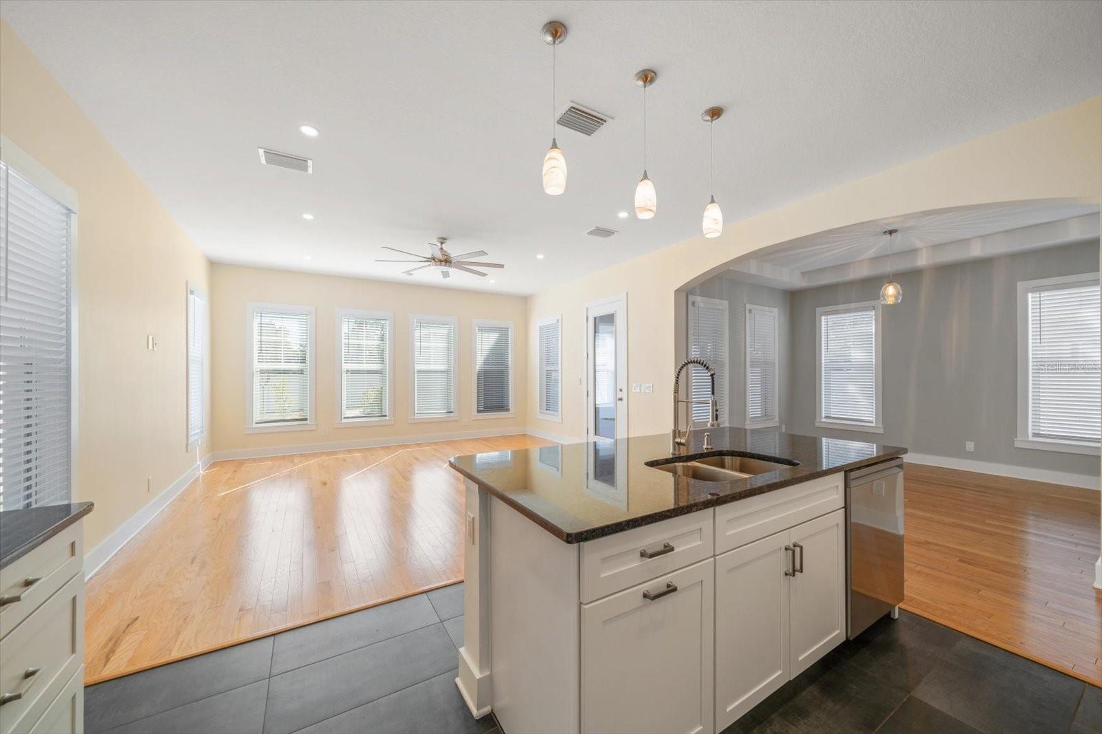 Listing photo id 9 for 1120 24th Avenue N