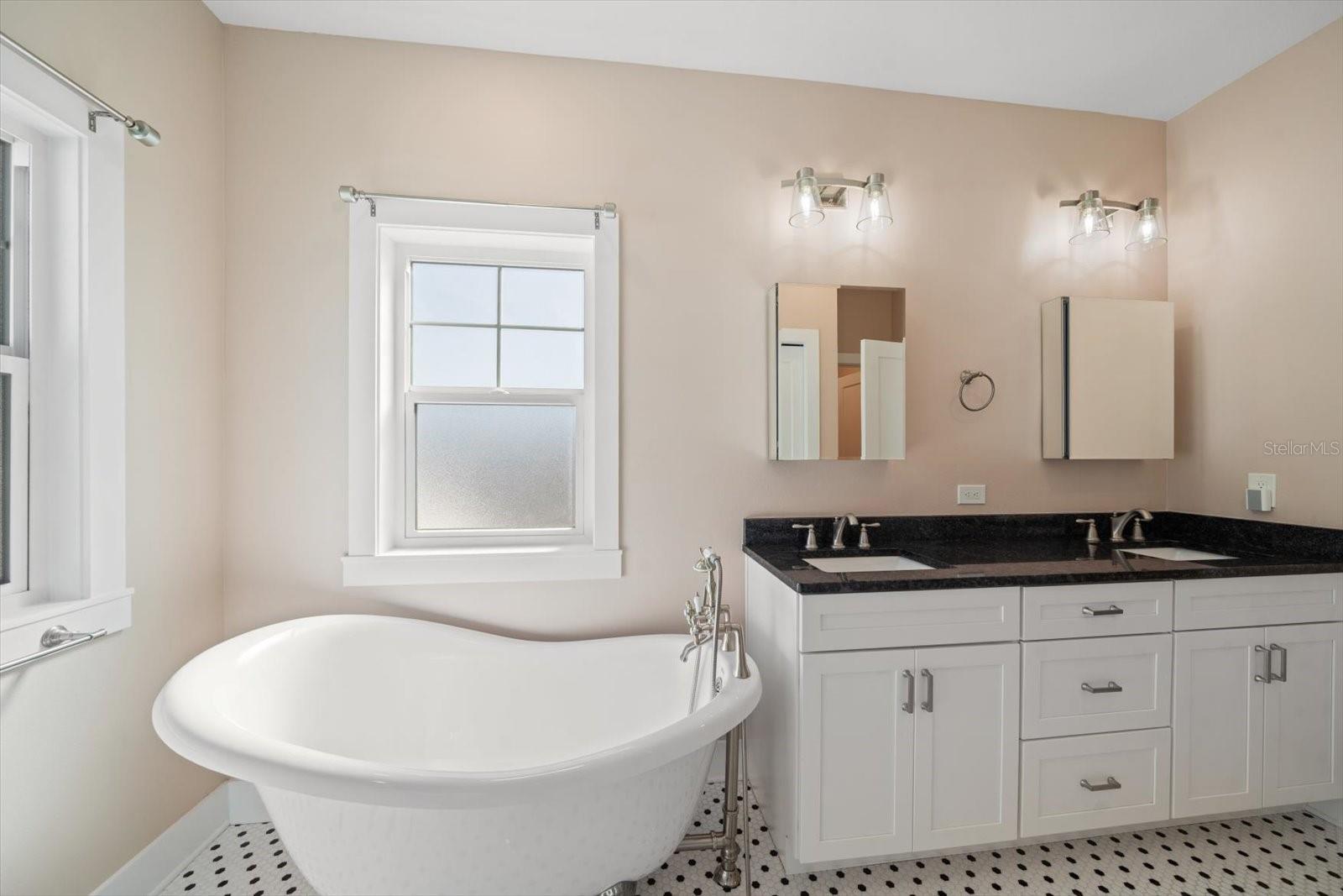 Listing photo id 23 for 1120 24th Avenue N