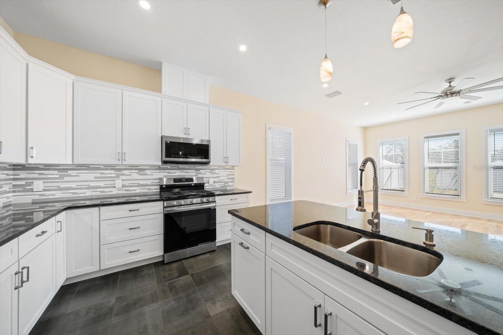 Listing photo id 24 for 1120 24th Avenue N