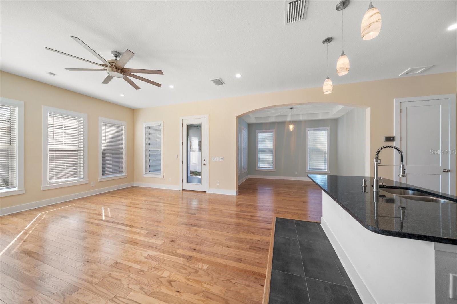 Listing photo id 7 for 1120 24th Avenue N