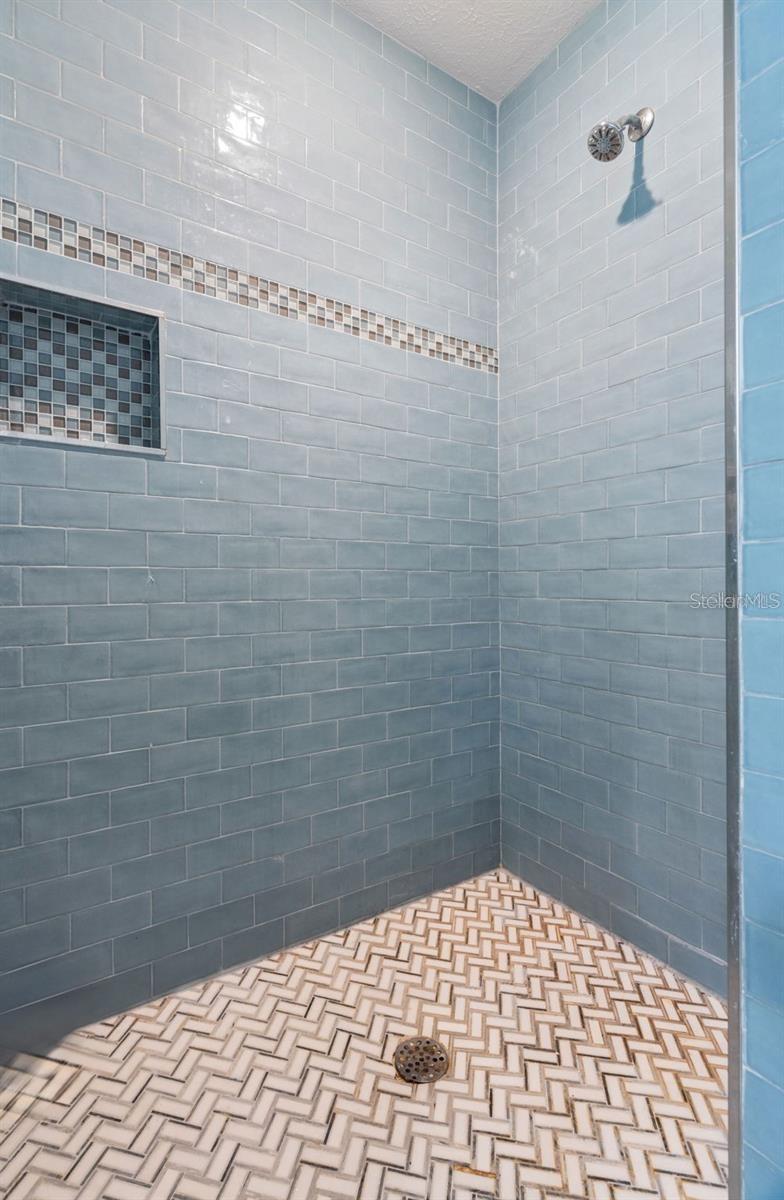 Image 13 of 50 For 1423 Water View Drive W