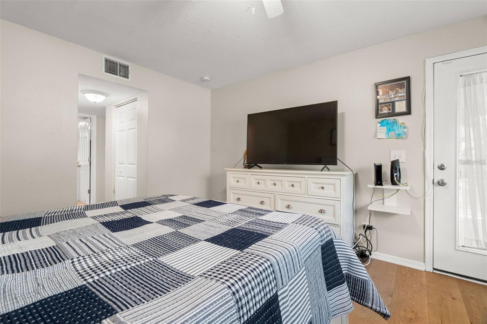 Image 18 of 50 For 1423 Water View Drive W