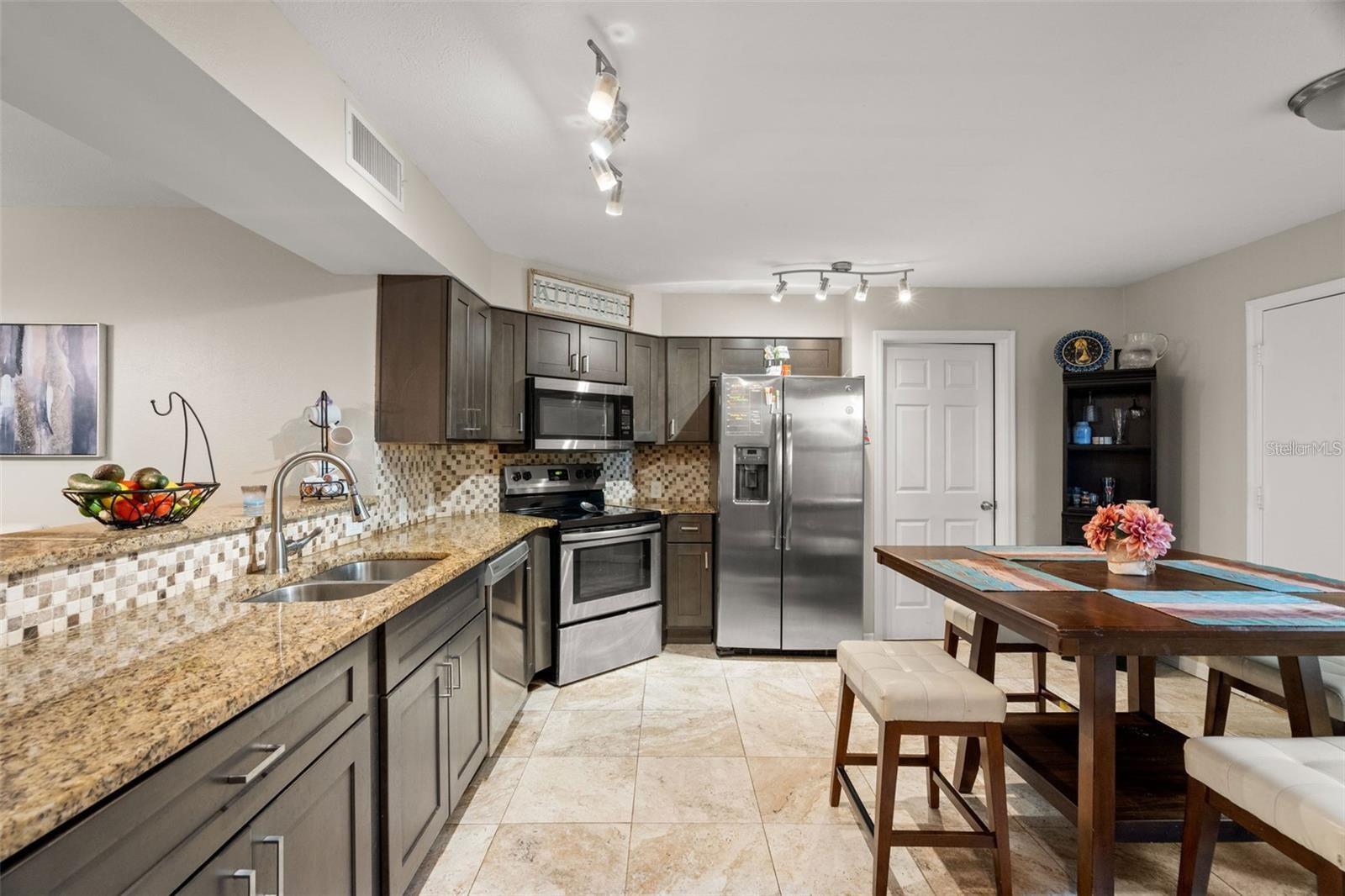 Image 31 of 50 For 1423 Water View Drive W