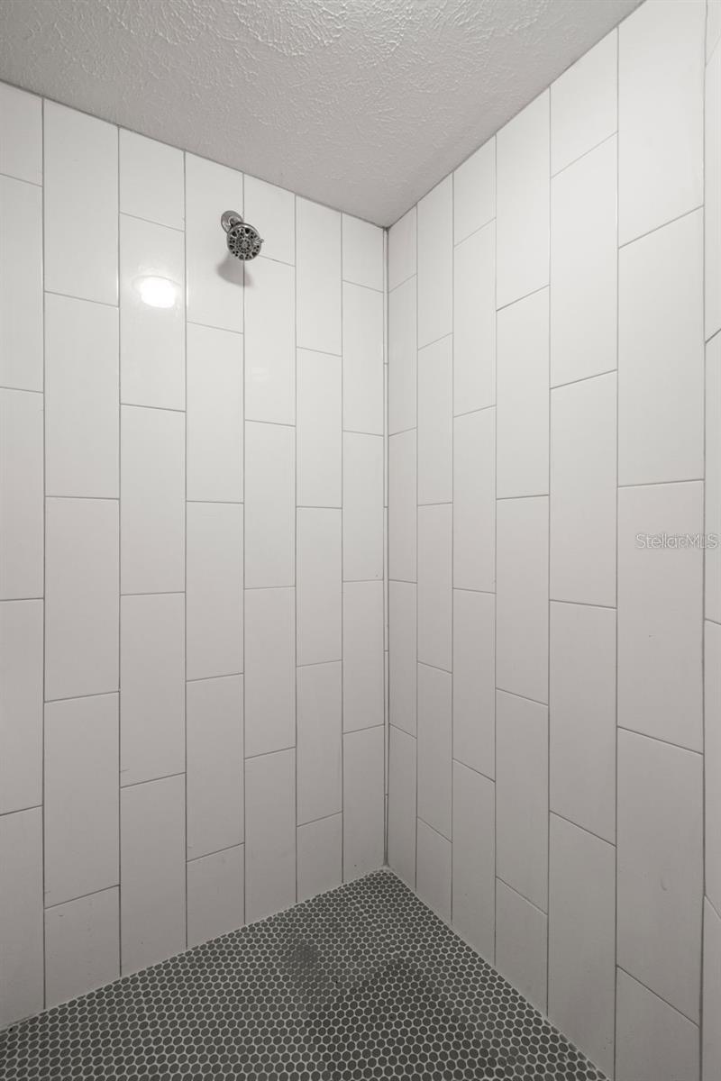 Image 36 of 50 For 1423 Water View Drive W