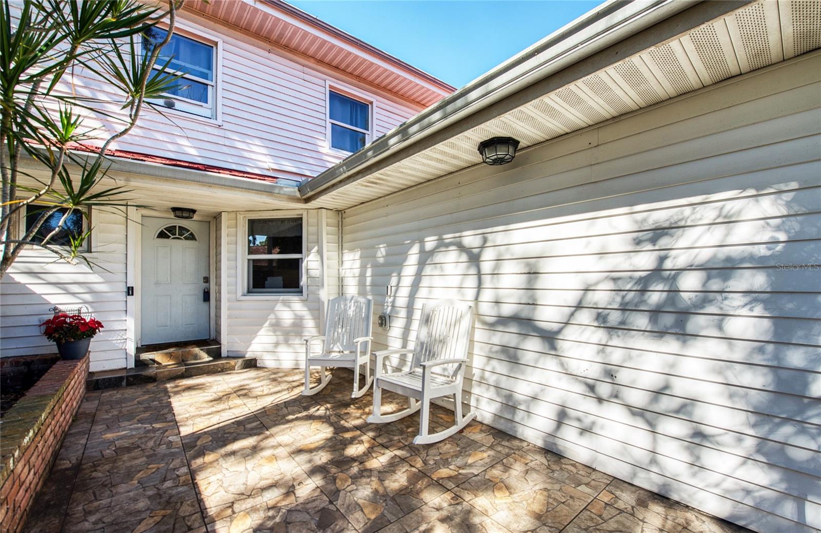 Image 4 of 50 For 1423 Water View Drive W