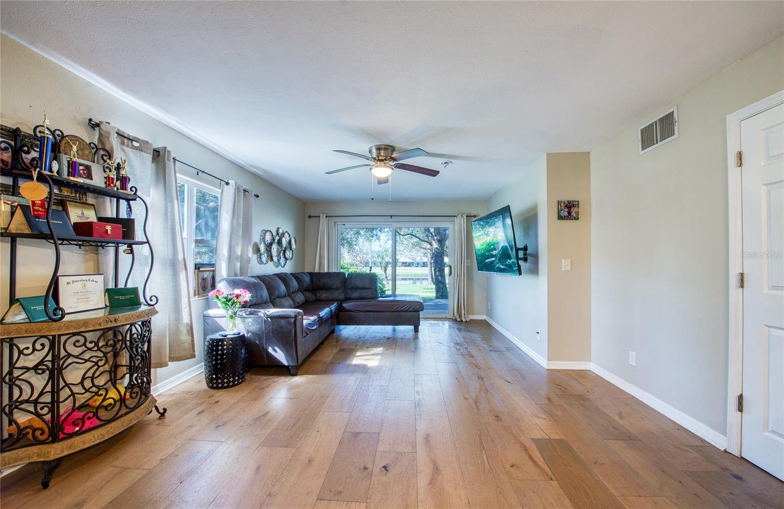 Image 6 of 50 For 1423 Water View Drive W