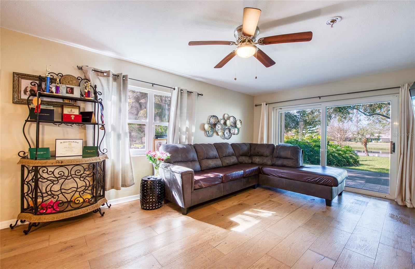 Image 8 of 50 For 1423 Water View Drive W