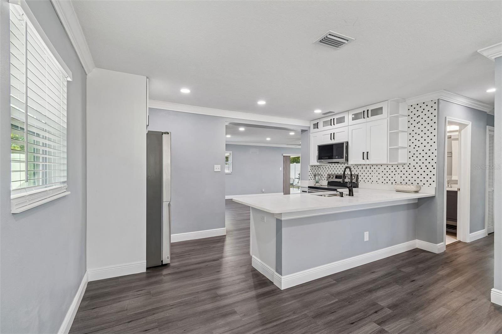 Image 11 of 47 For 2205 Grady Avenue