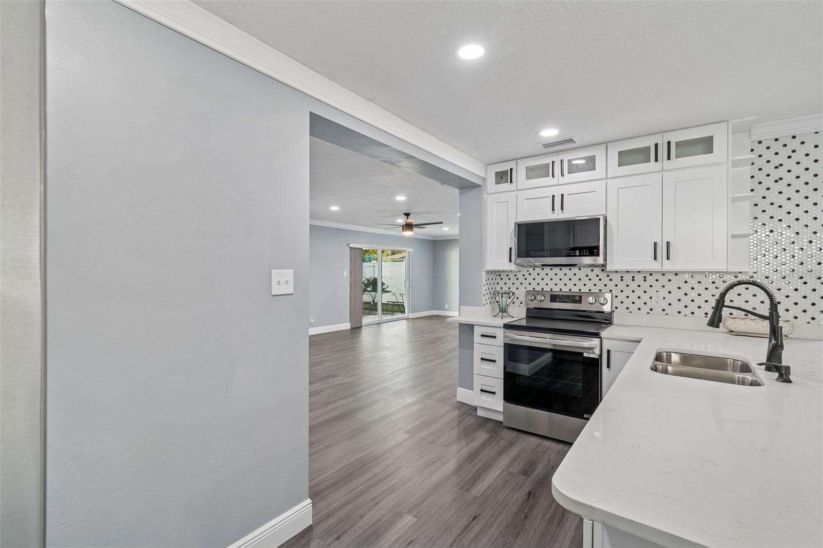 Image 16 of 47 For 2205 Grady Avenue