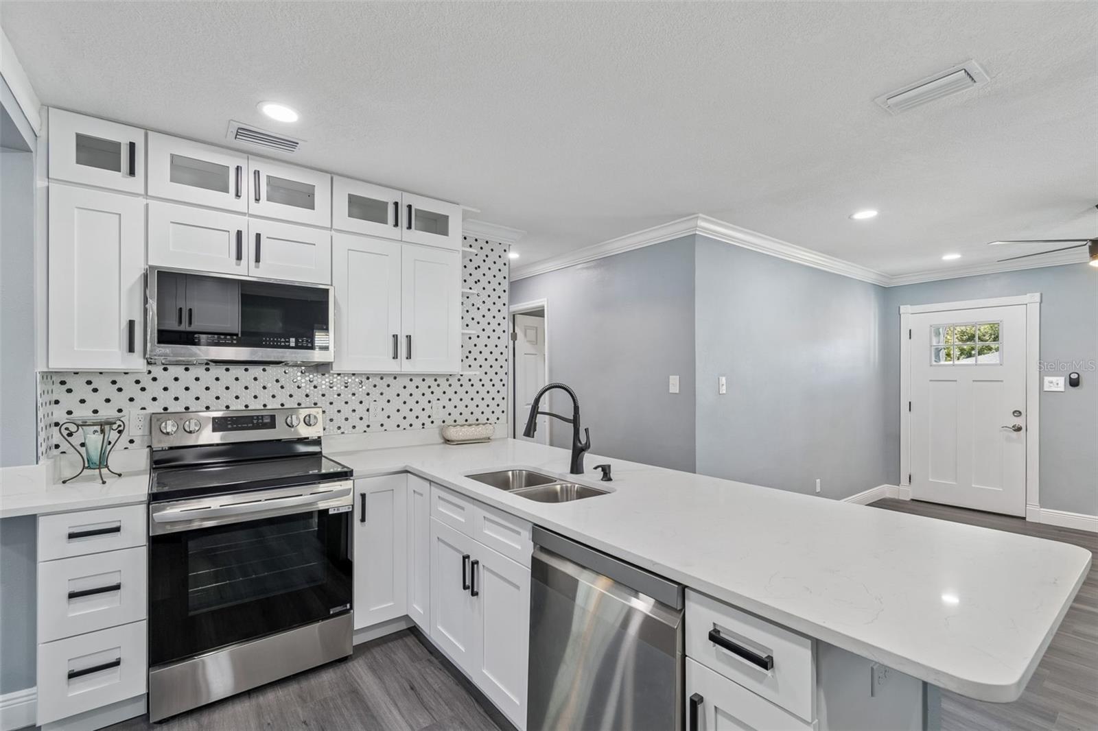 Image 18 of 47 For 2205 Grady Avenue