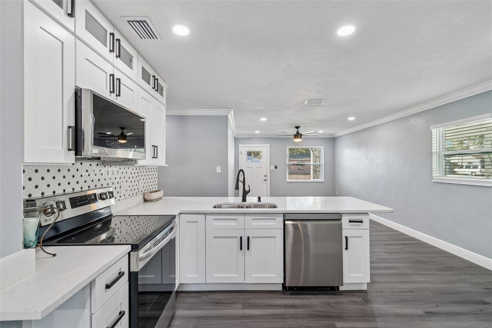 Image 21 of 47 For 2205 Grady Avenue