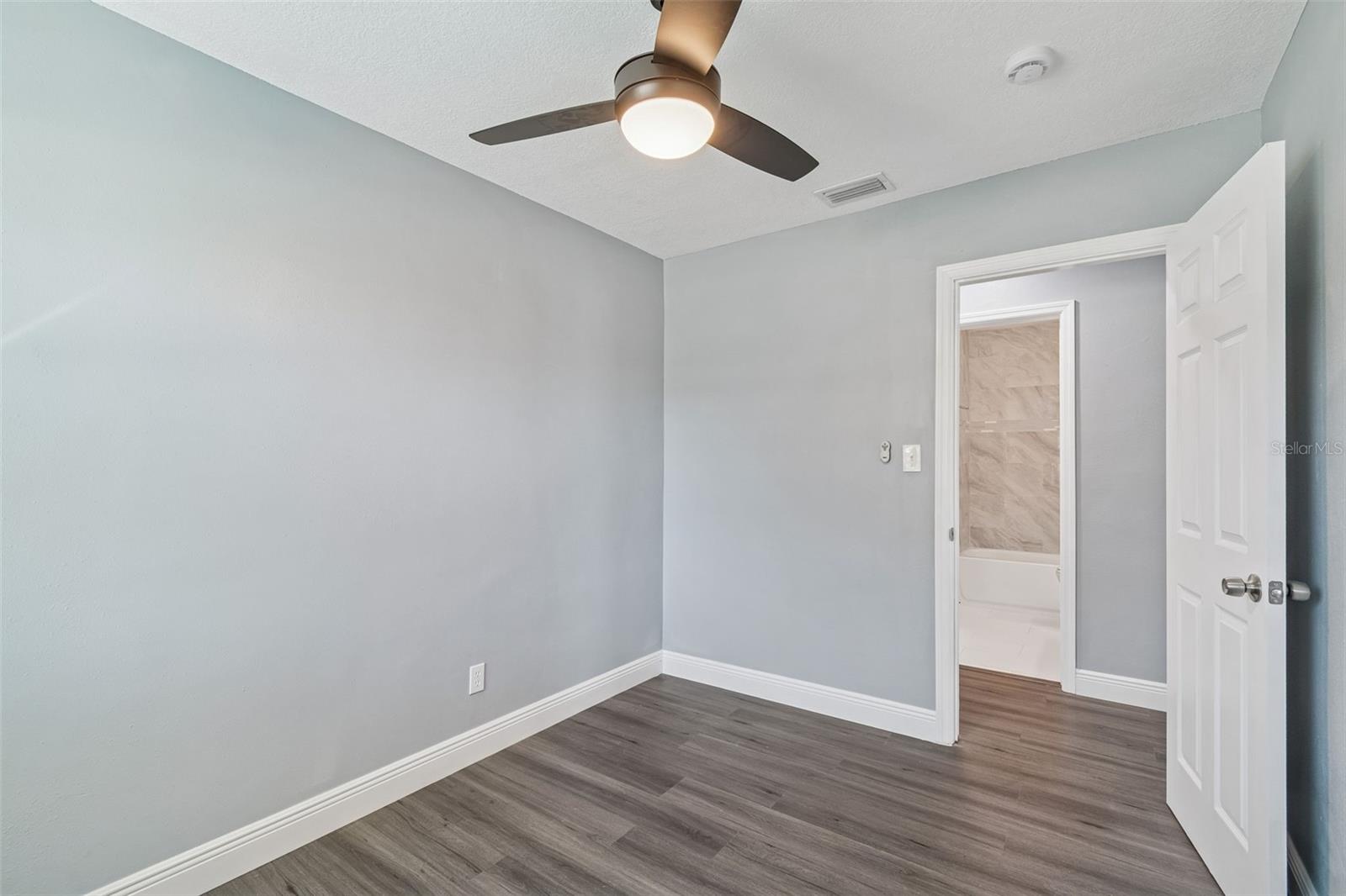 Image 37 of 47 For 2205 Grady Avenue