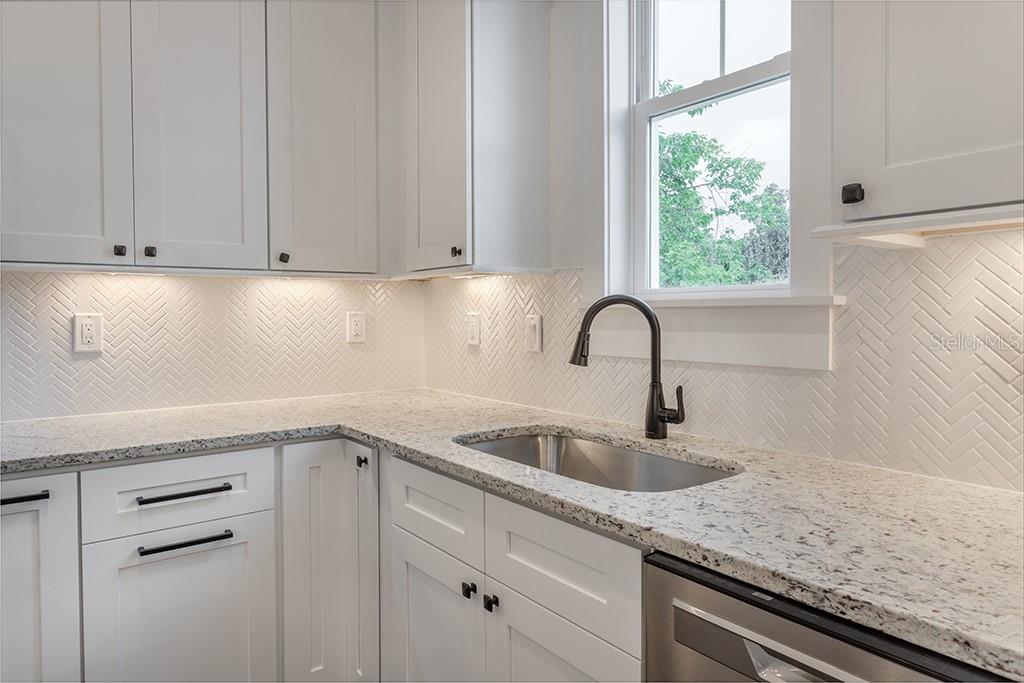 Image 18 of 43 For 1408 Curtis Street B