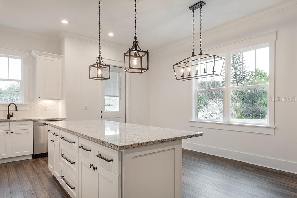 Image 21 of 43 For 1408 Curtis Street B