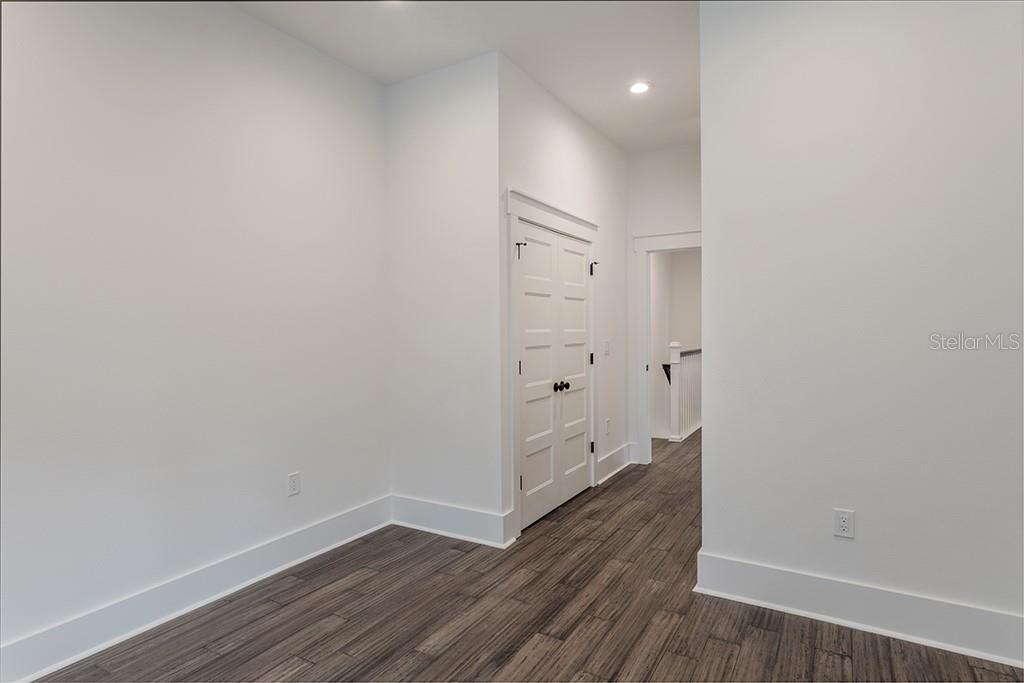 Image 29 of 43 For 1408 Curtis Street B