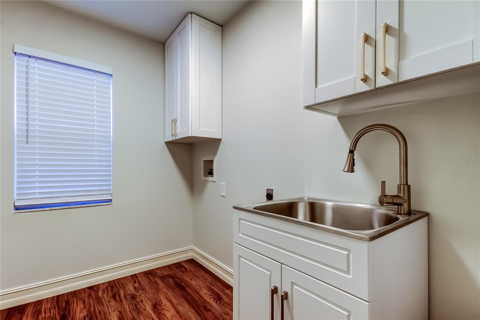 Listing photo id 15 for 9311 Heritage Oak Court