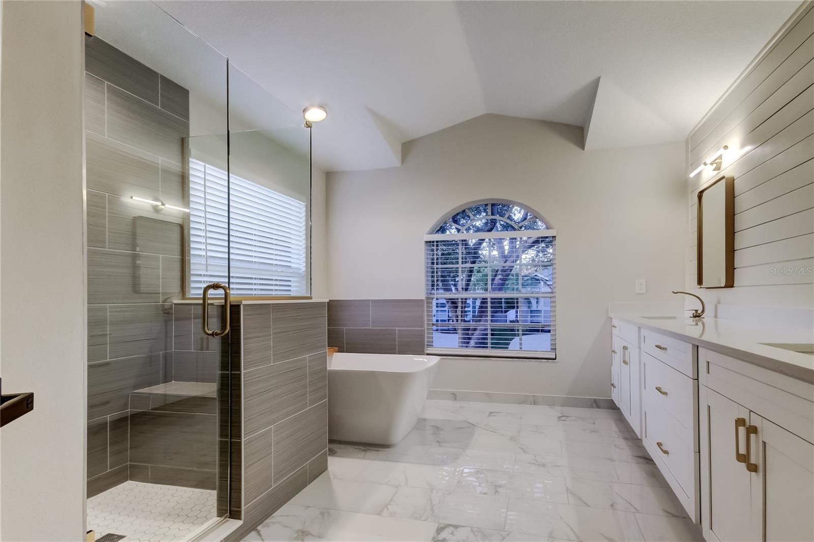 Listing photo id 21 for 9311 Heritage Oak Court