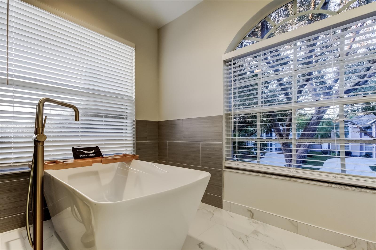 Listing photo id 22 for 9311 Heritage Oak Court