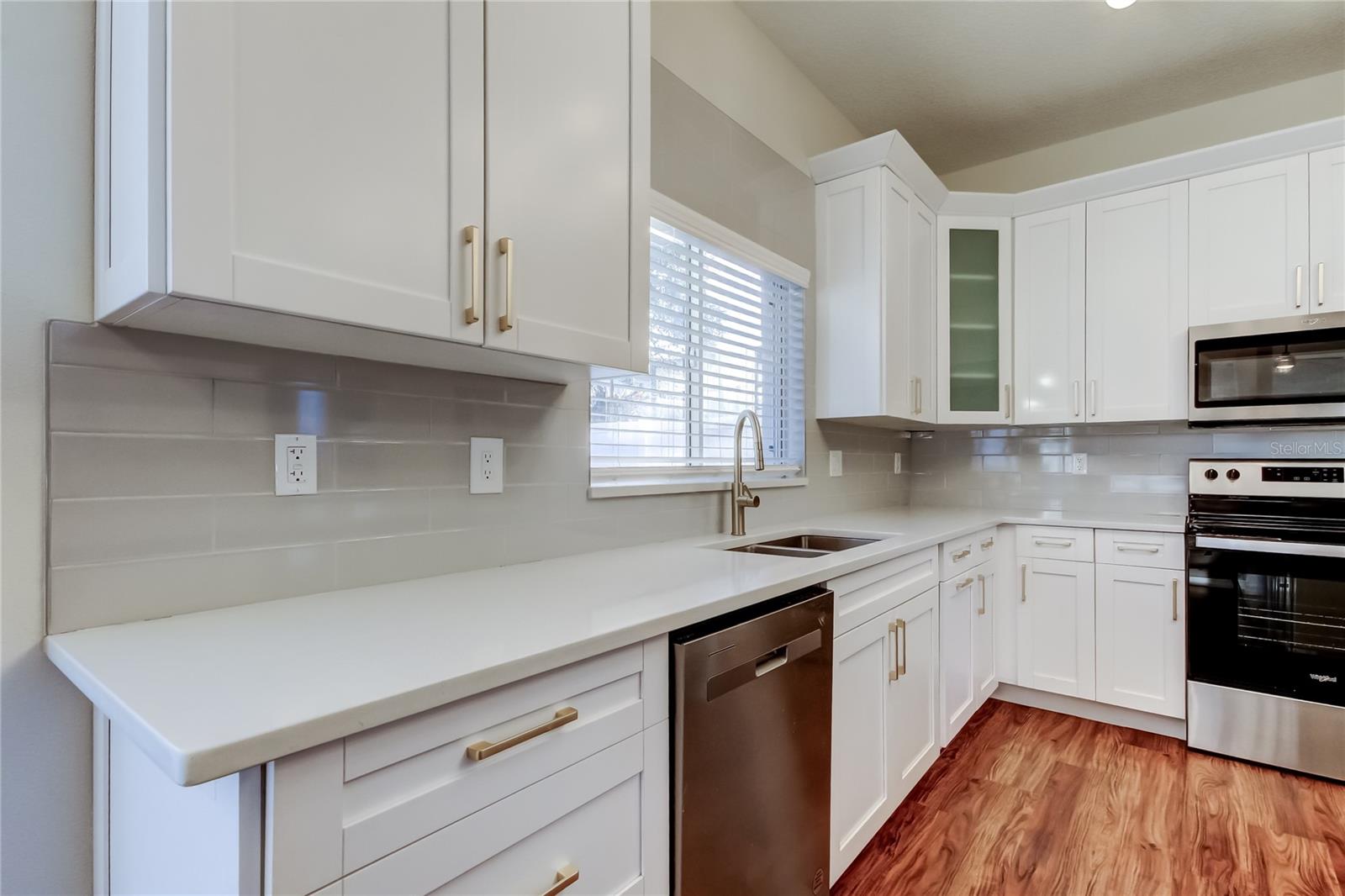 Listing photo id 6 for 9311 Heritage Oak Court