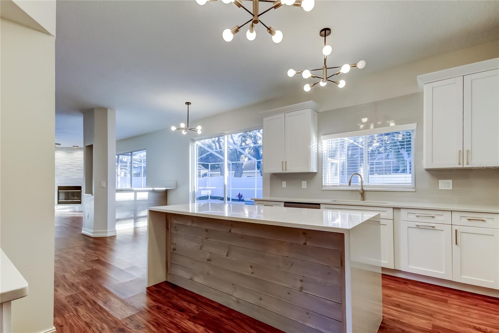 Listing photo id 7 for 9311 Heritage Oak Court