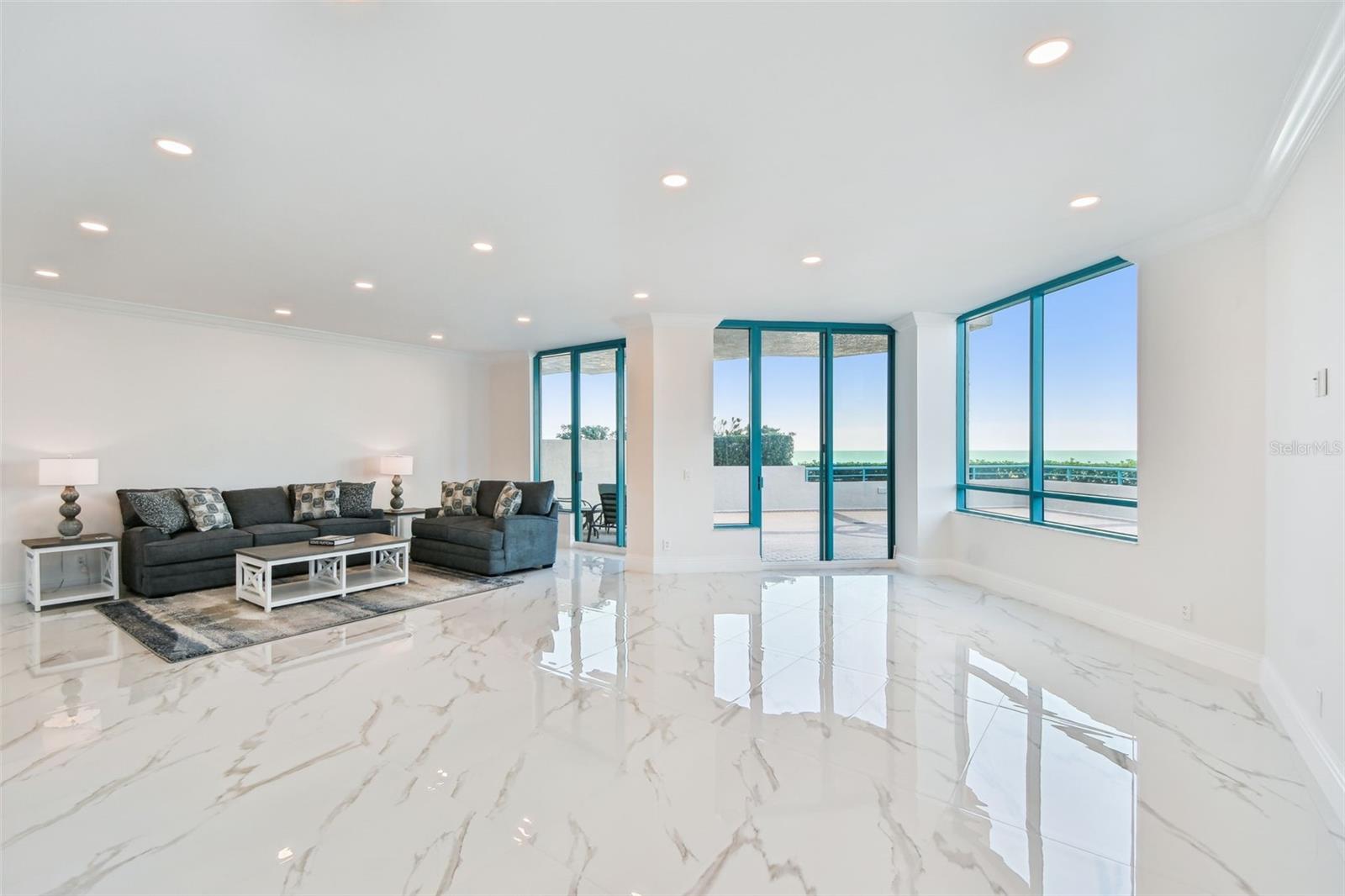 Image 10 of 100 For 1560 Gulf Boulevard 306