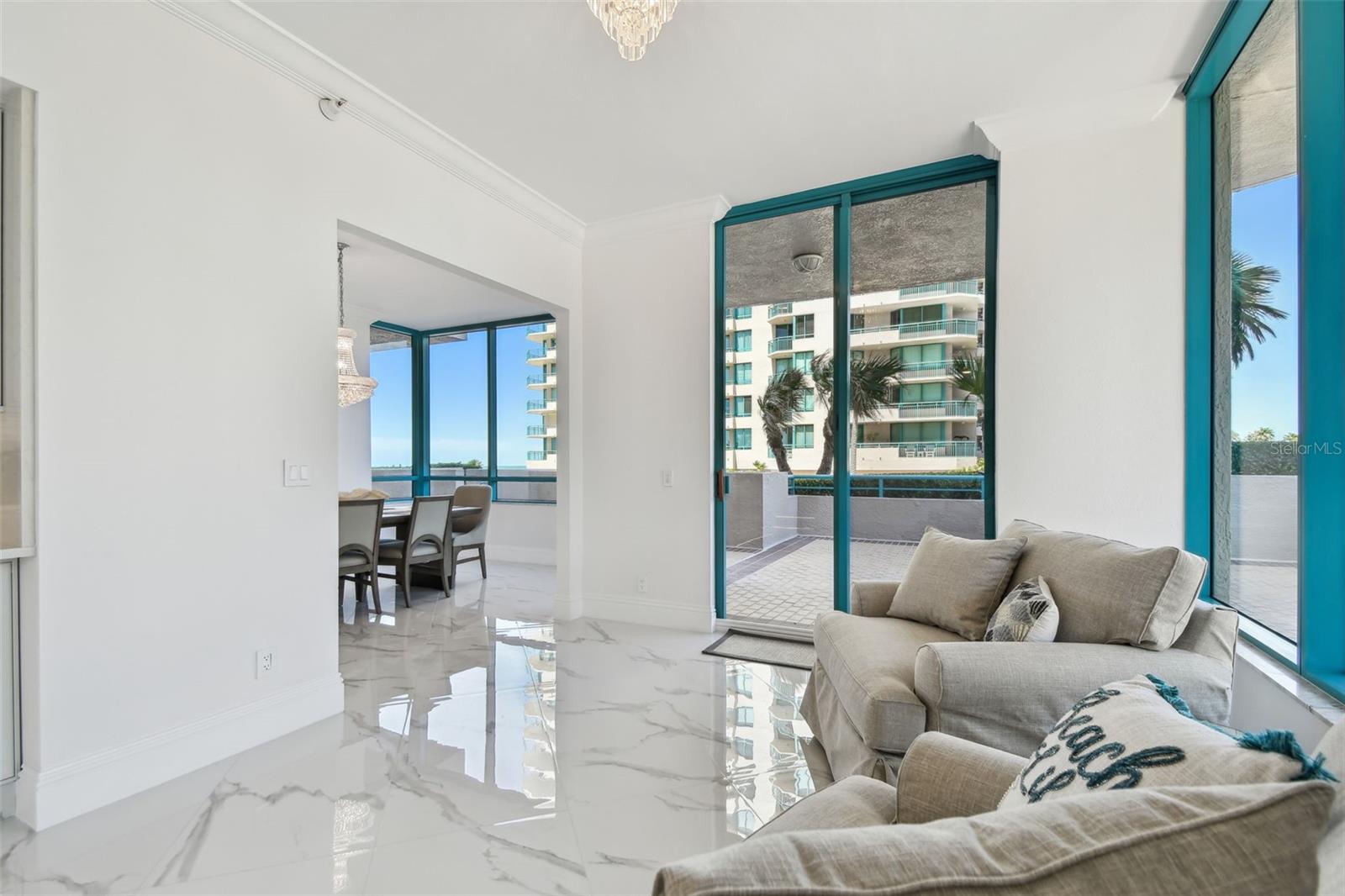 Image 17 of 100 For 1560 Gulf Boulevard 306