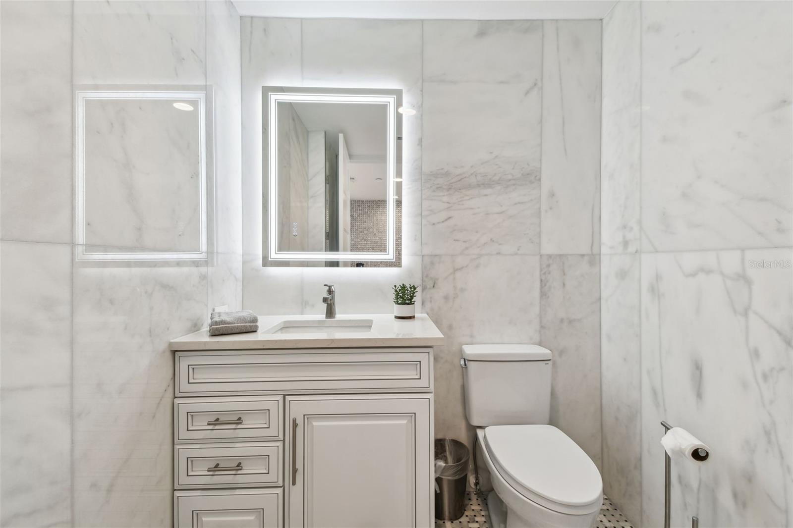 Image 28 of 100 For 1560 Gulf Boulevard 306