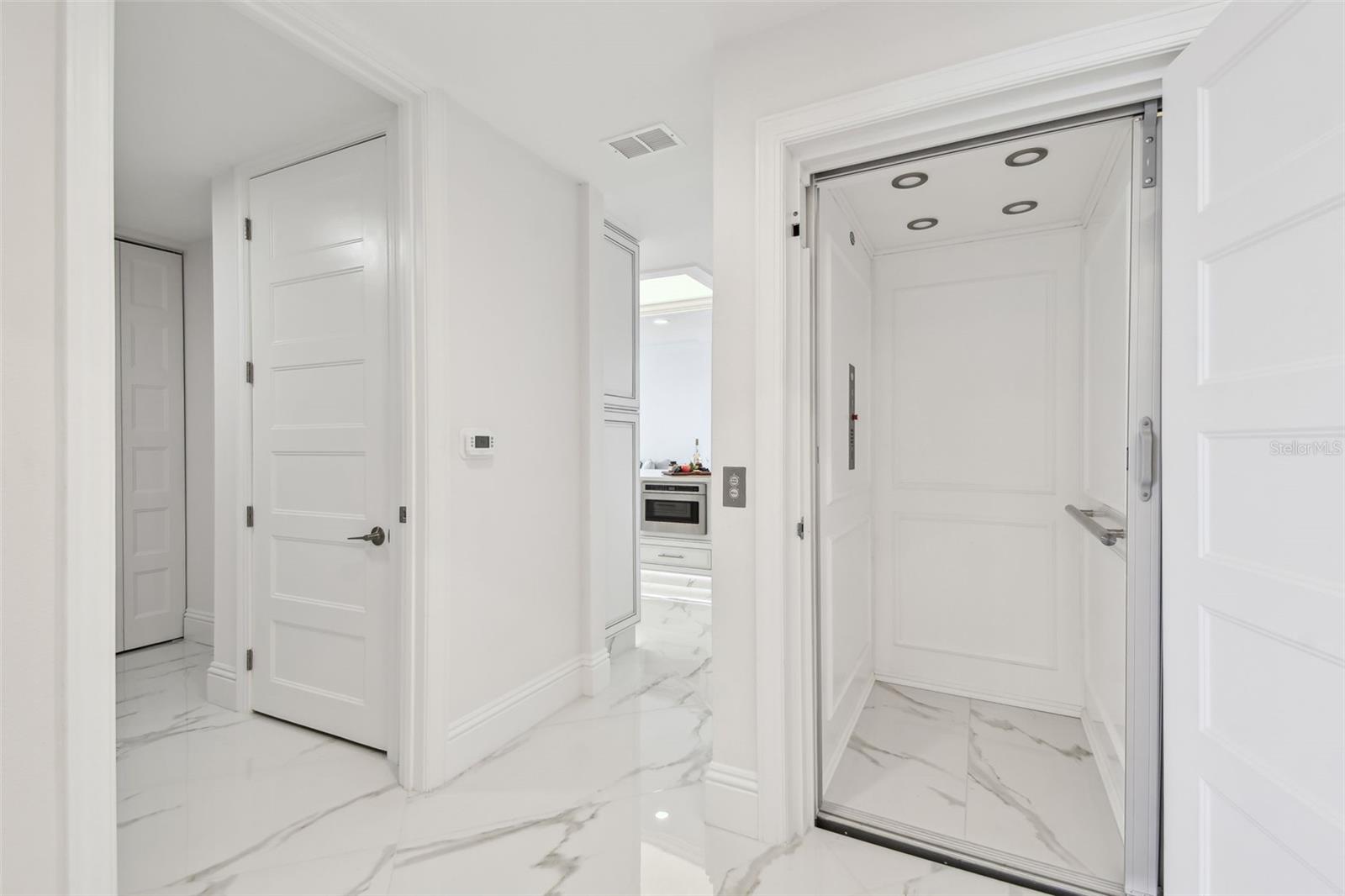 Image 31 of 100 For 1560 Gulf Boulevard 306