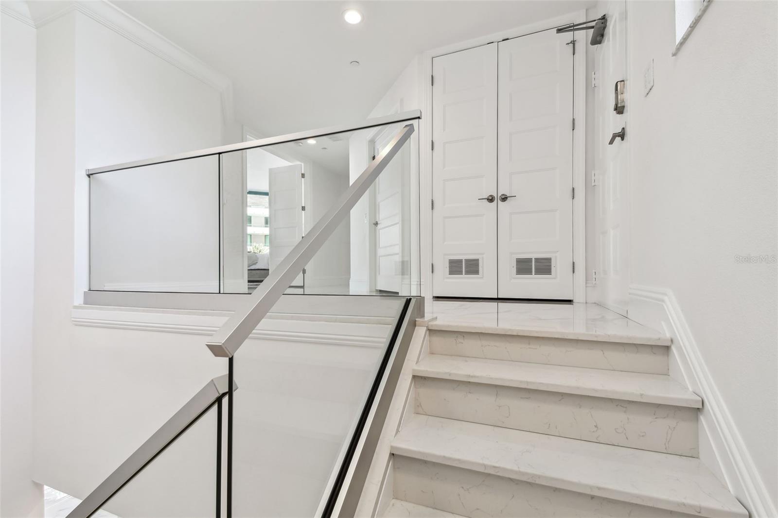 Image 35 of 100 For 1560 Gulf Boulevard 306