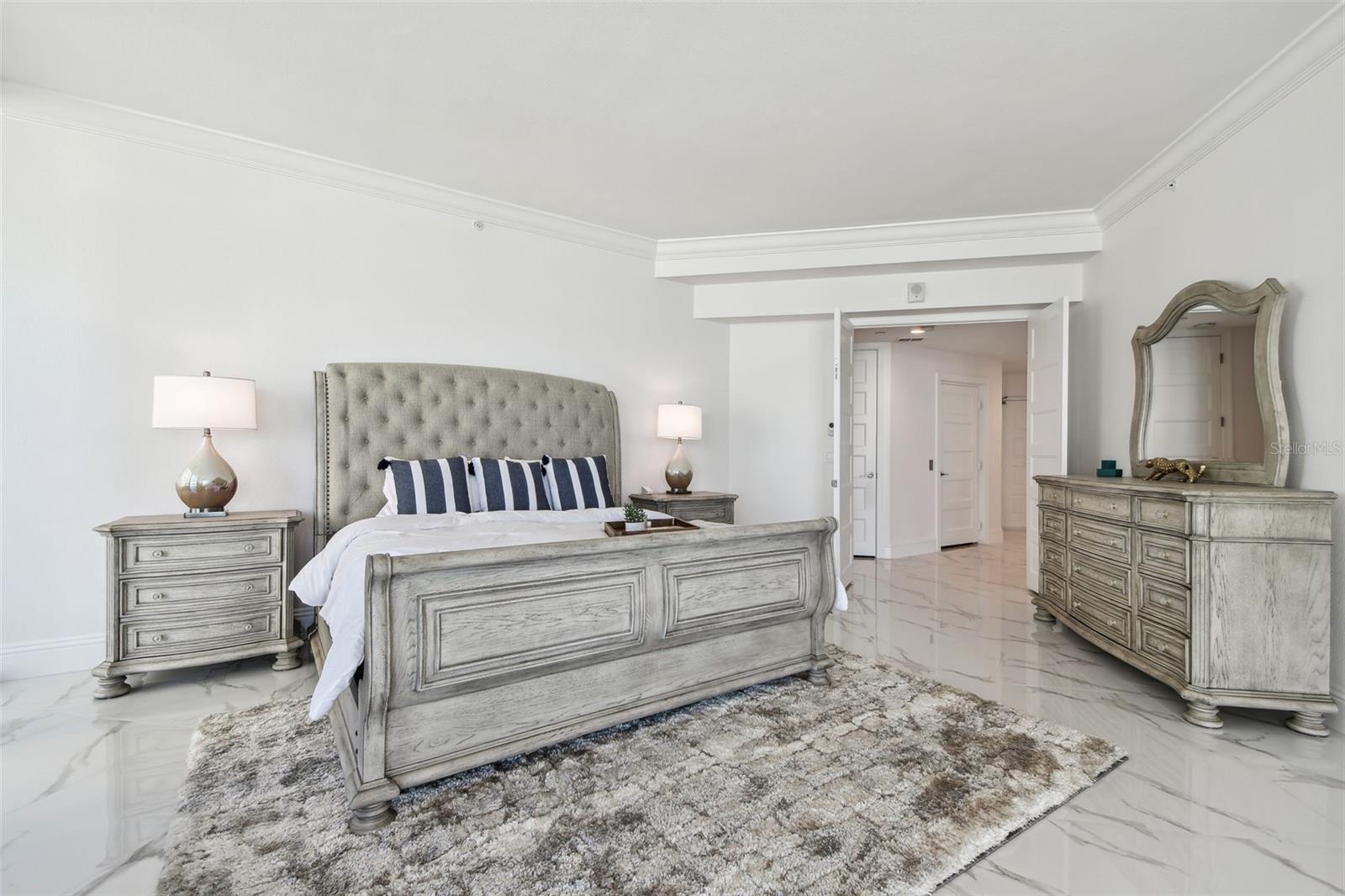 Image 47 of 100 For 1560 Gulf Boulevard 306