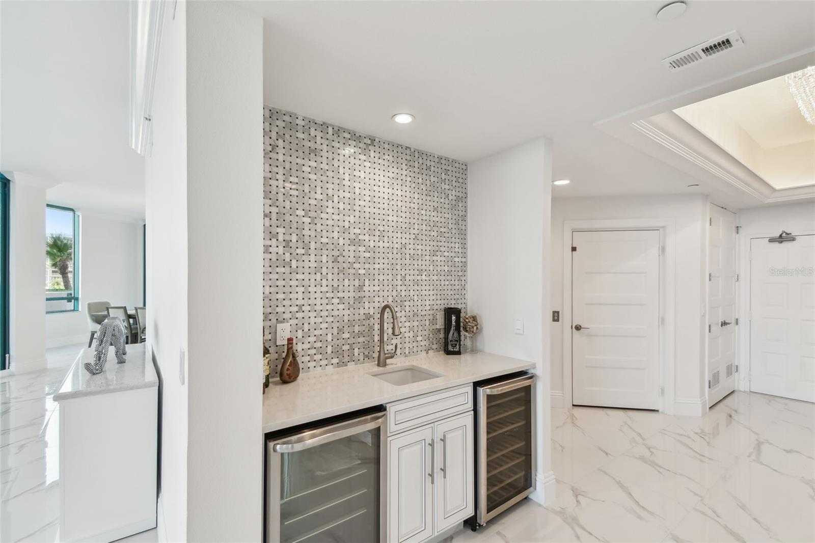 Image 5 of 100 For 1560 Gulf Boulevard 306