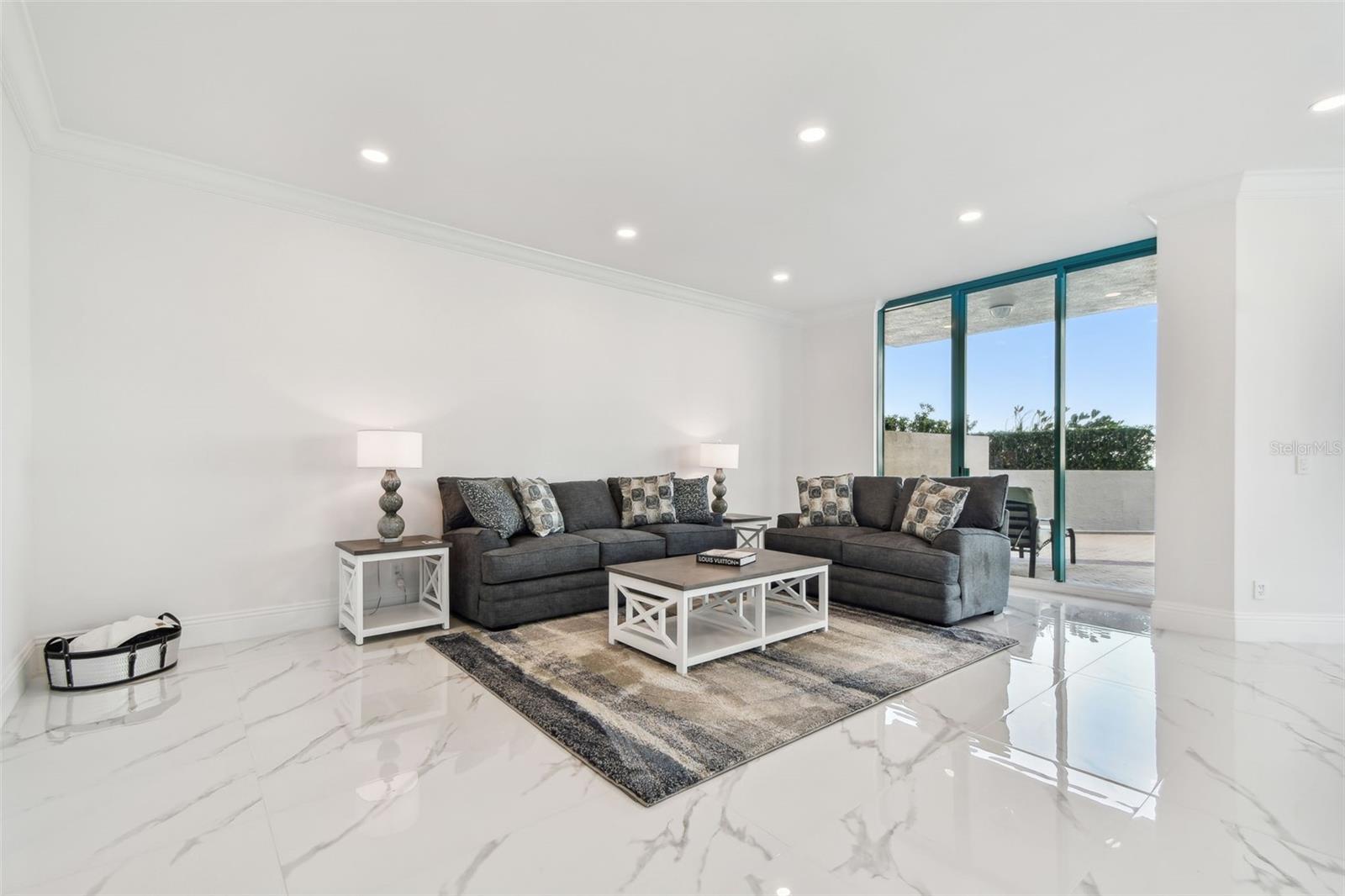 Image 7 of 100 For 1560 Gulf Boulevard 306