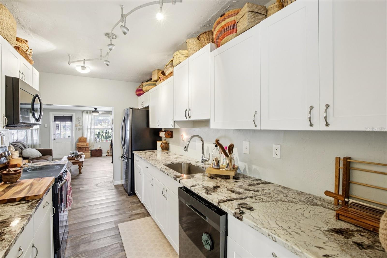 Image 15 of 33 For 2818 11th Avenue W