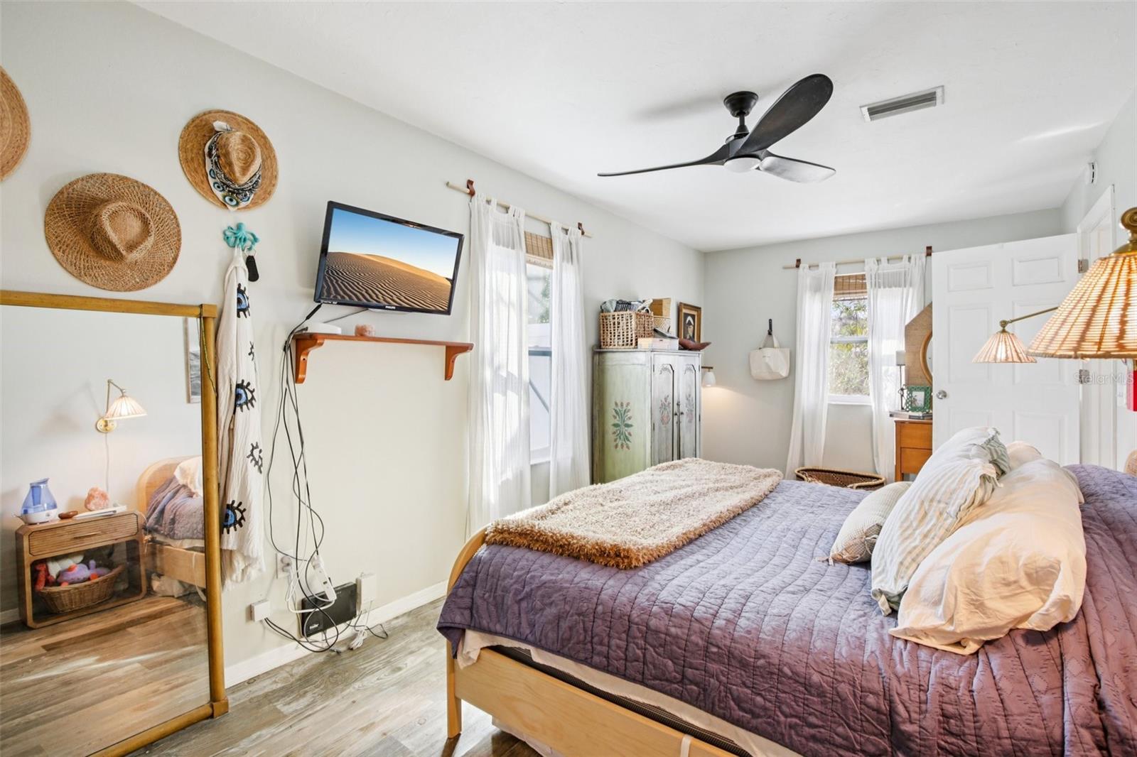 Image 18 of 33 For 2818 11th Avenue W