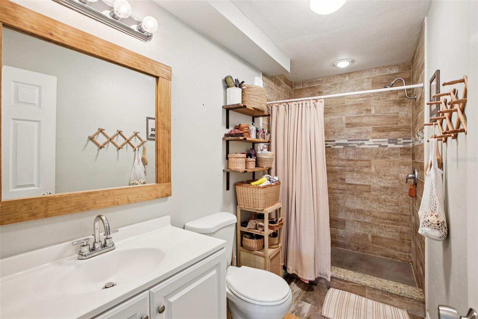 Image 19 of 33 For 2818 11th Avenue W