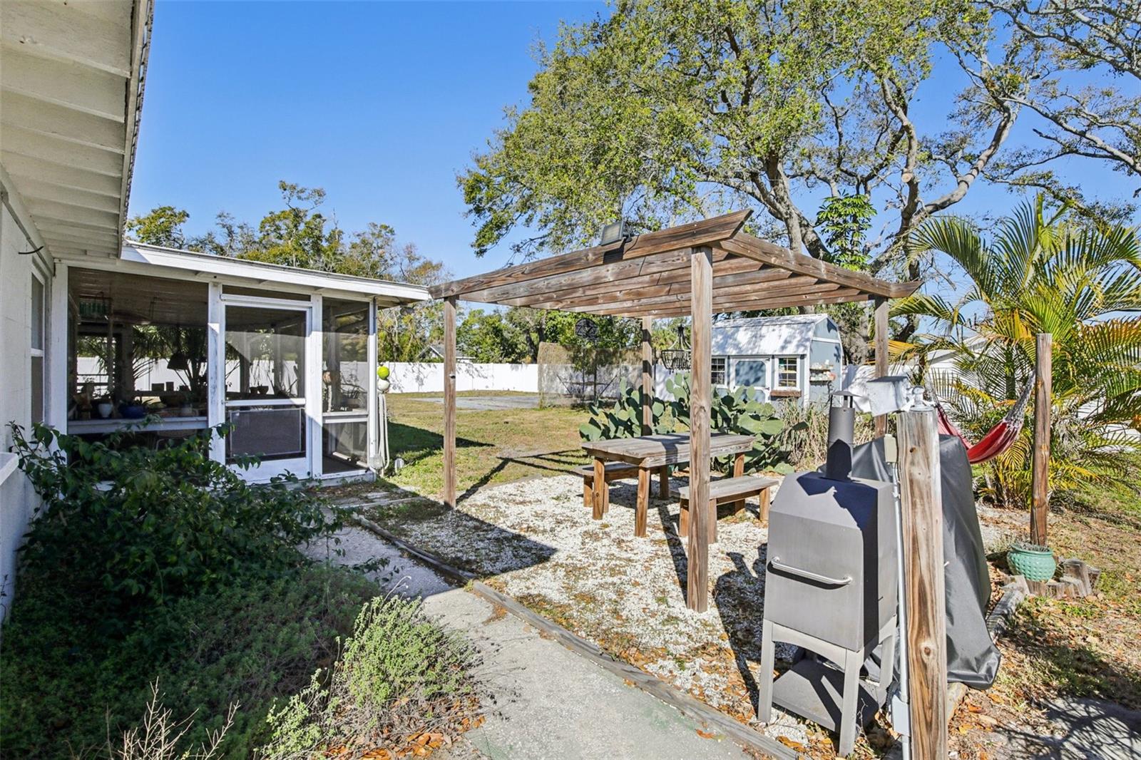 Image 32 of 33 For 2818 11th Avenue W