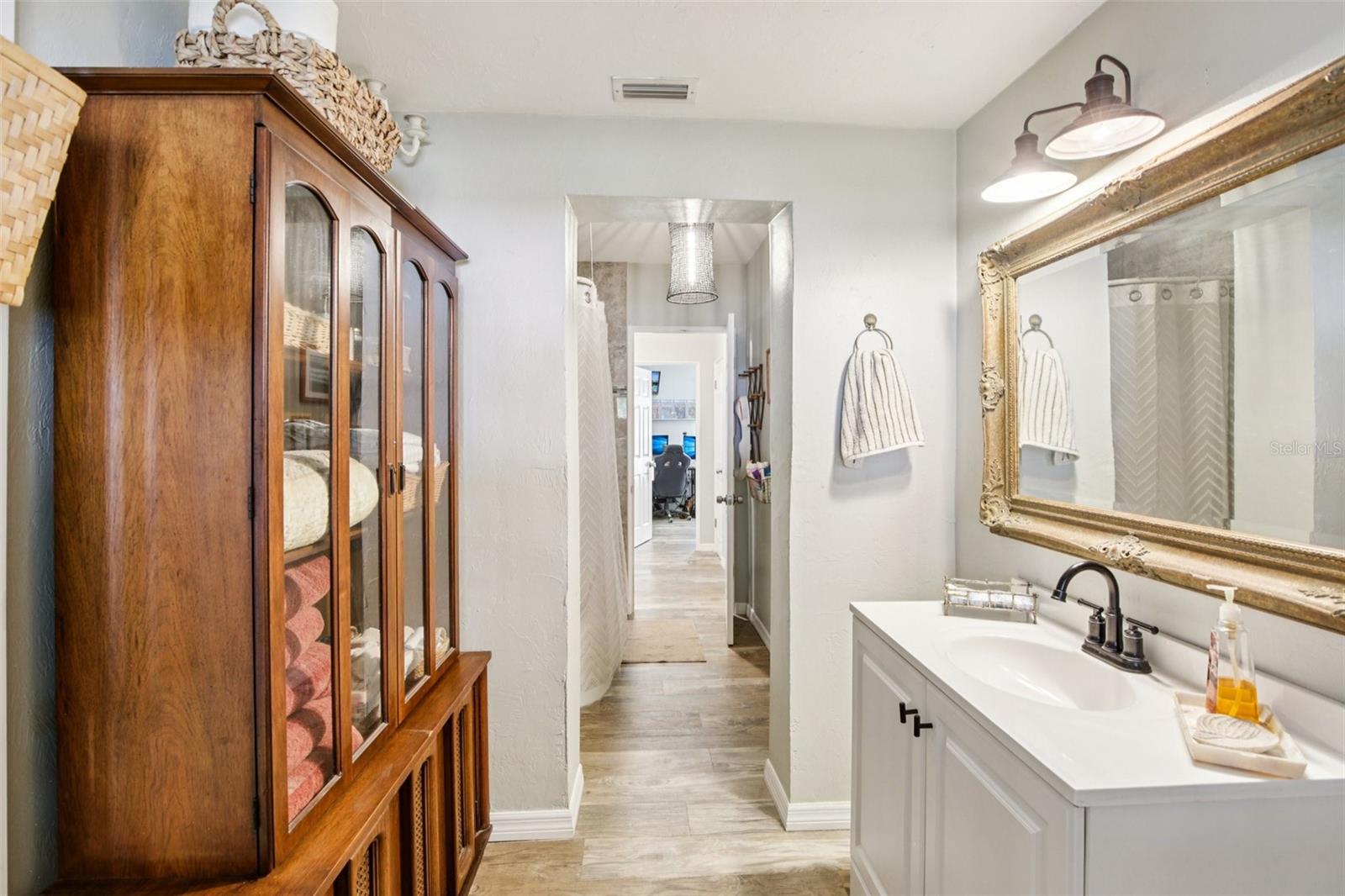 Image 5 of 33 For 2818 11th Avenue W