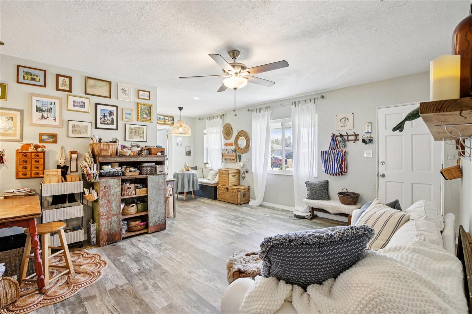 Image 8 of 33 For 2818 11th Avenue W