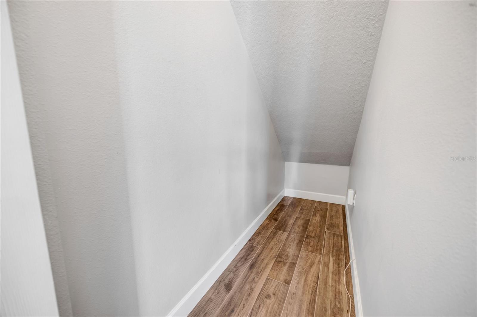 Image 28 of 32 For 4412 Algonkin Court