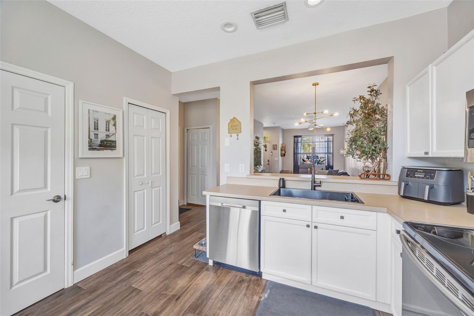 Image 9 of 32 For 4412 Algonkin Court