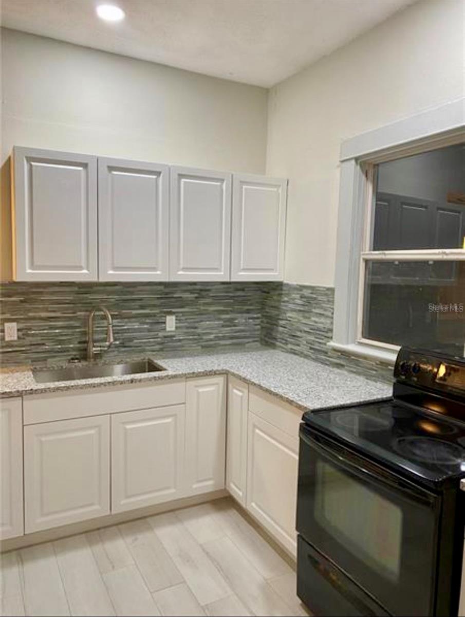 Image 3 of 54 For 1212 25th Avenue