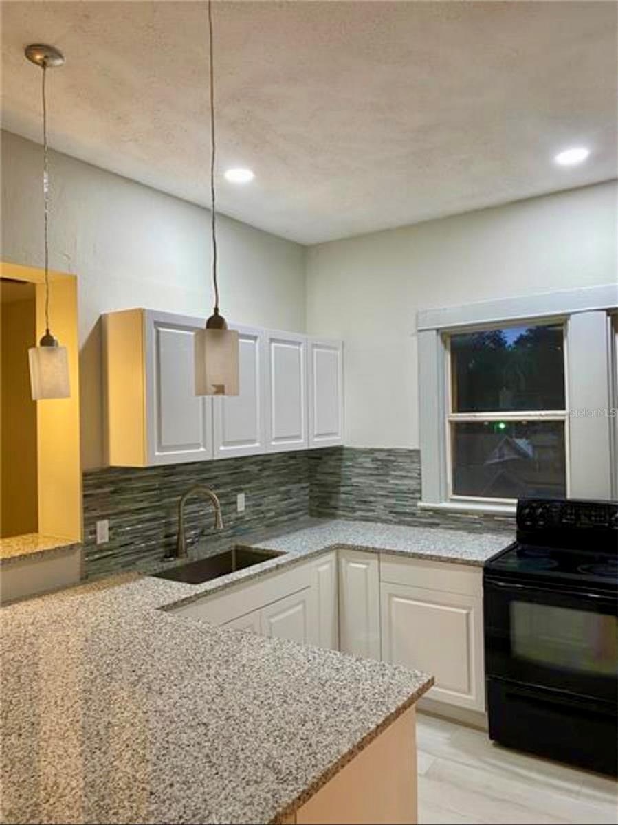 Image 4 of 54 For 1212 25th Avenue