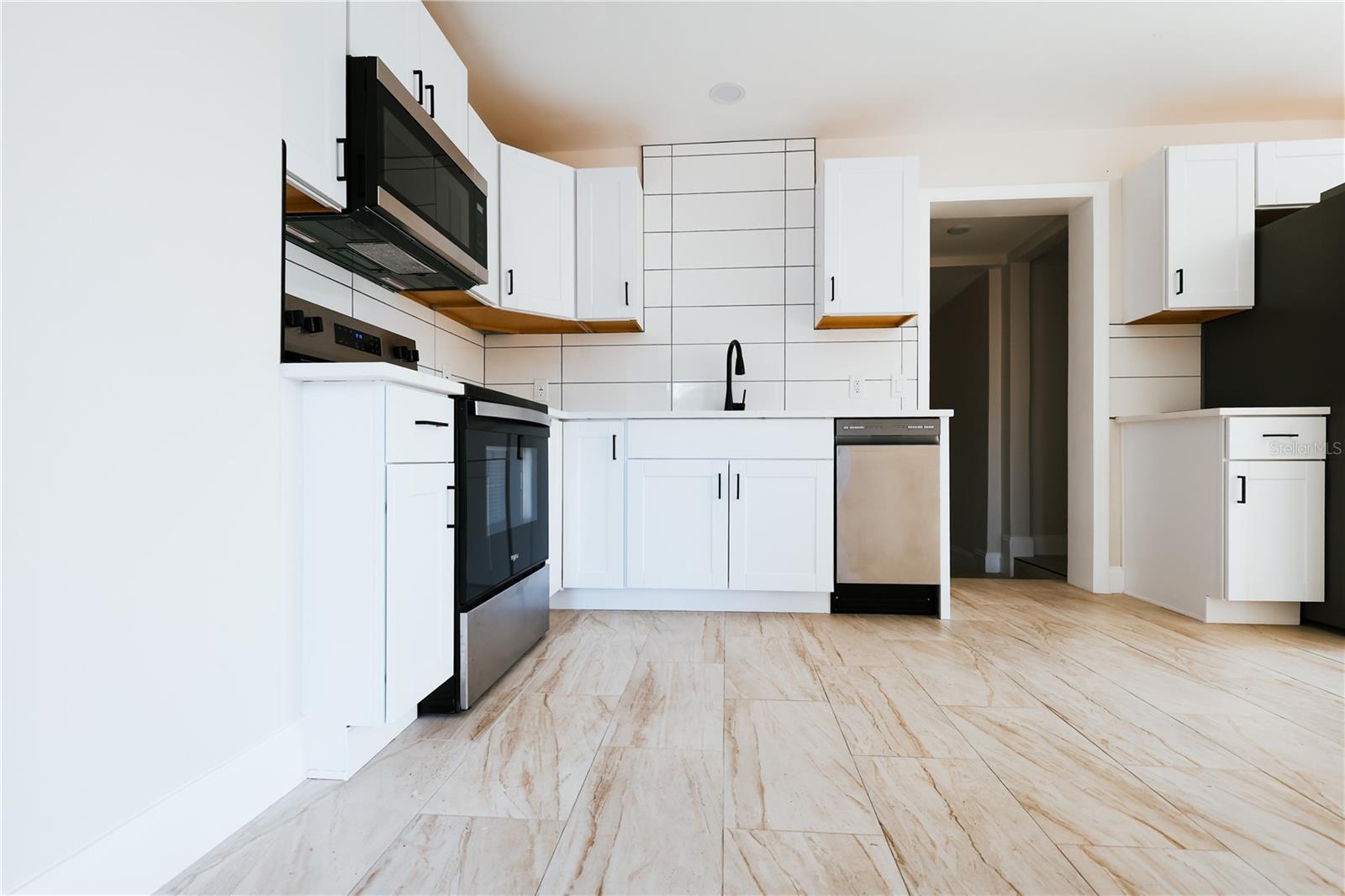 Listing photo id 10 for 908 61st Street S