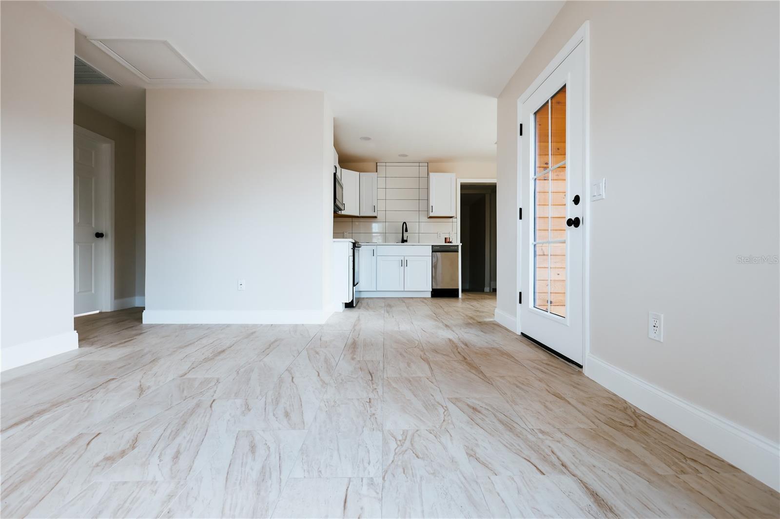 Listing photo id 15 for 908 61st Street S