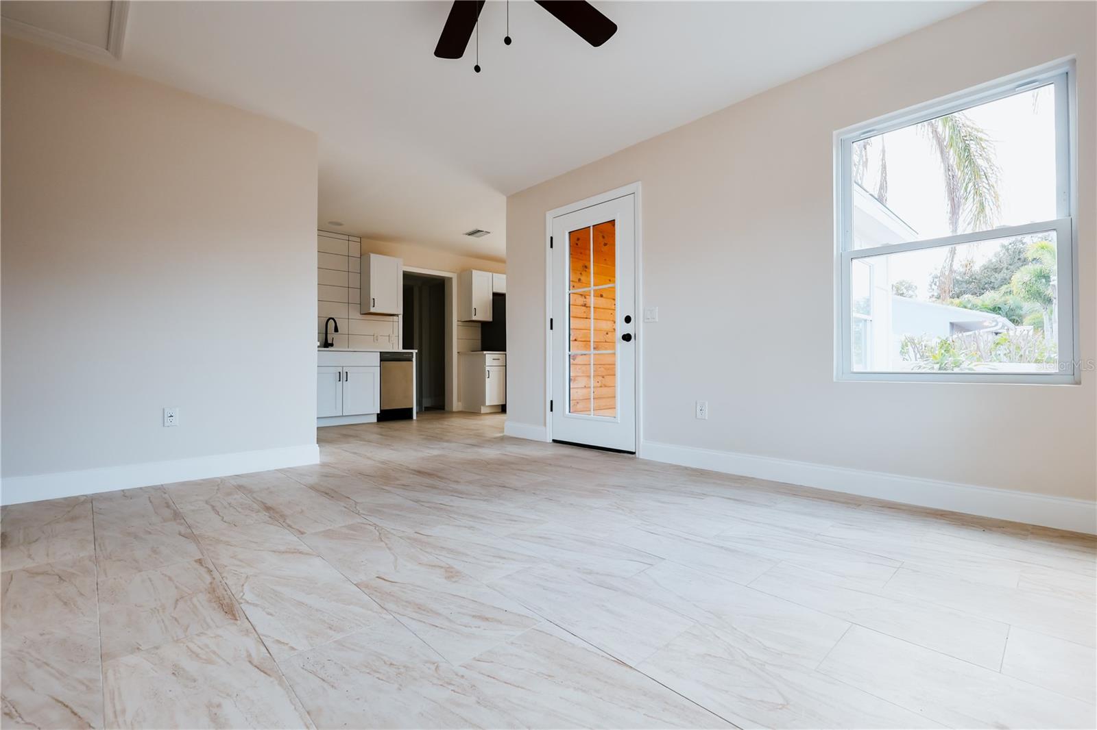 Listing photo id 16 for 908 61st Street S